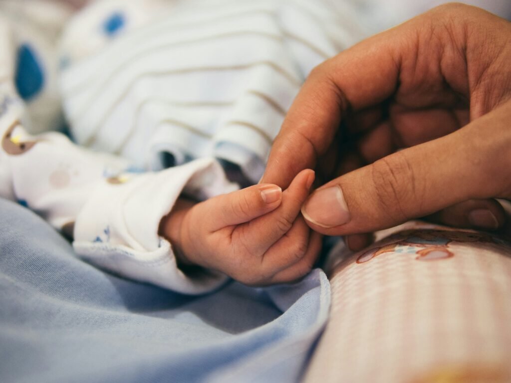 Muere niño de dos años por síndrome del niño maltratado; confirma SEMEFO causa de fallecimiento y giran órdenes de aprehensión contra mamá y tío