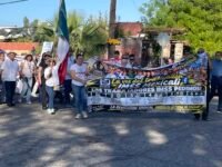 Entre música y reclamos, trabajadores del IMSS cuestionan a sus líderes sindicales en Mexicali