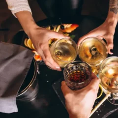 Cuestionan impulso a la venta de alcohol en cines mientras Mexicali enfrenta riesgos por su consumo
