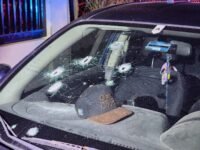 Fiscalía investiga posible confusión en ataque armado contra recién casados en San Felipe; agresores rafaguearon vehículo, víctimas lograron sobrevivir